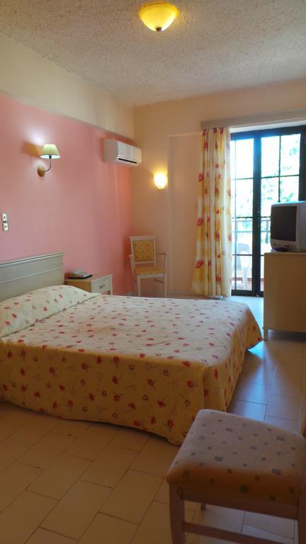 Hotel Seven Stars à Karpathos Extérieur photo